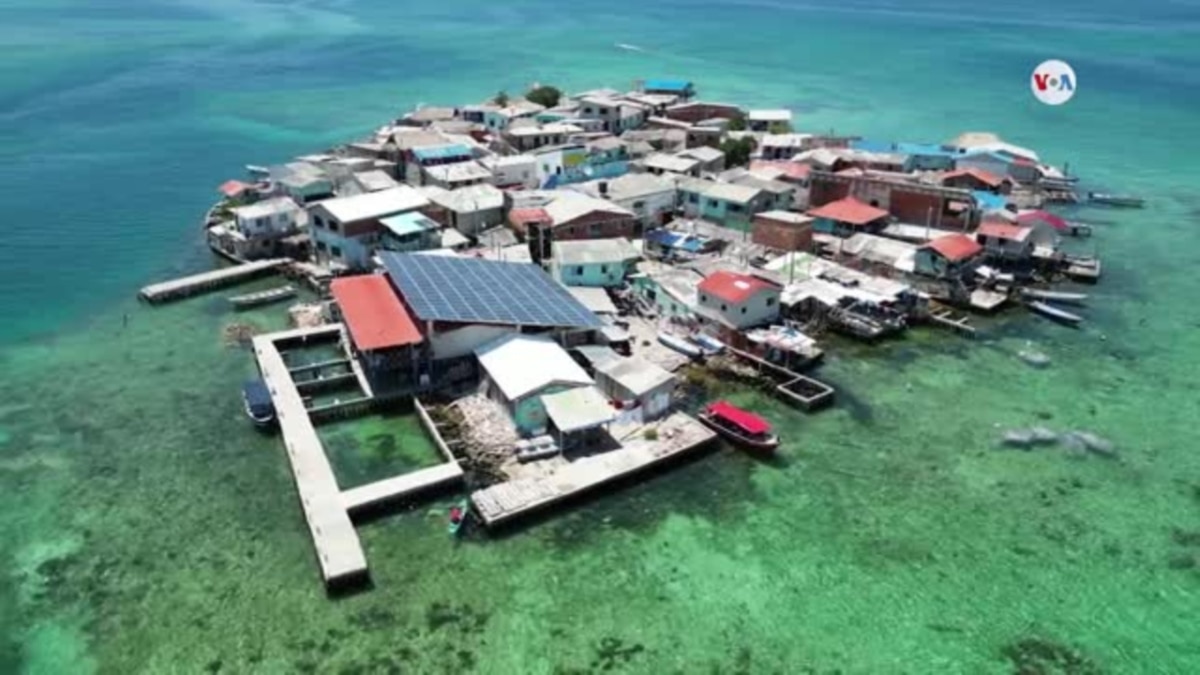 Santa Cruz del Islote una isla sobrepoblada en el caribe colombiano en peligro de desaparecer