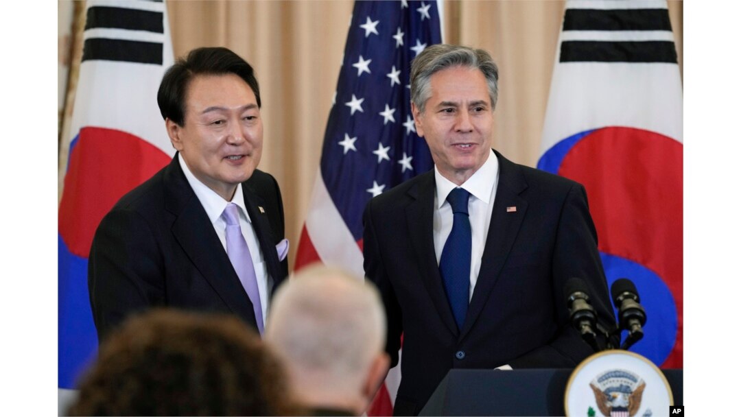 윤석열 한국 대통령은 27일 국무부에서 열린 국빈 오찬 행사에서 토니 블링컨 장관과 카멀라 해리스 부통령의 환대를 받았다.