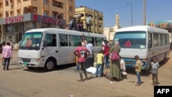 People board a bus as they evacuate southern Khartoum, Sudan, on May 23, 2023, after a one-week cease-fire between Sudan's army and paramilitary Rapid Support Forces officially started.