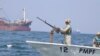 Polisi maritim menggelar patroli di Teluk Aden di lepas pantai Somalia, pada 26 November 2023. (Foto: AP/Jackson Njehia)