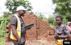 Entrepreneur Kondwani Ngwira chats with a cyclone survivor in Blantyre, Malawi. (Lameck Masina/VOA)