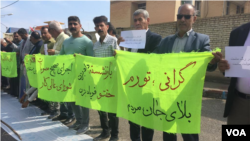 تجمع بازنشستگان تأمین اجتماعی در مقابل فرمانداری شوش؛ خوزستان
