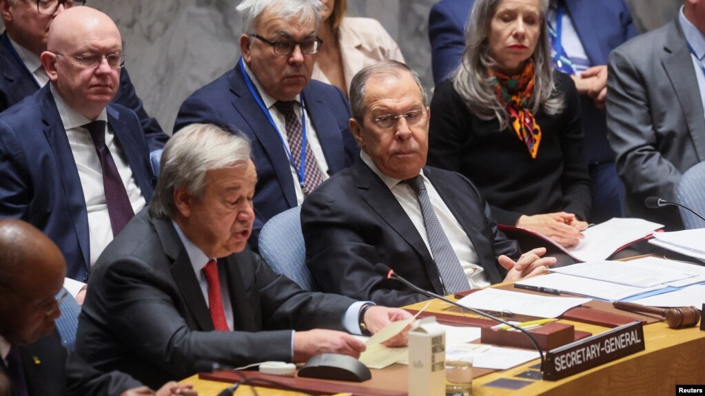 联合国秘书长古特雷斯在俄罗斯外交部长拉夫罗夫2023年4月24日主持联合国安理会会议上发言。(photo:VOA)