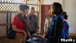 কক্সবাজারের শরণার্থী শিবিরে বাংলাদেশে নিযুক্ত সুইডেনের রাষ্ট্রদূত আলেকজান্দ্রা বার্গ ভন লিন্ডে।