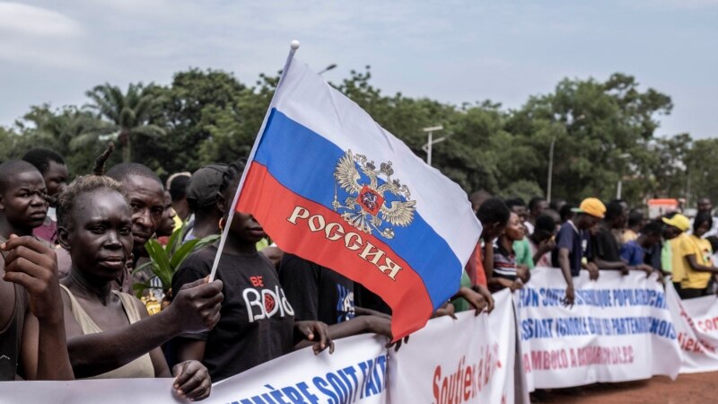 Pour ou contre une base militaire russe en RCA : avis partagés à Bangui