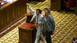 En medio de polémica, el representante Justin Jones retoma su escaño en la Cámara Estatal de Nashville.