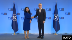 Predsednica Kosova Vjosa Osmani i generalni sekretar NATO Jens Stoltenberg u Briselu (Foto: NATO)