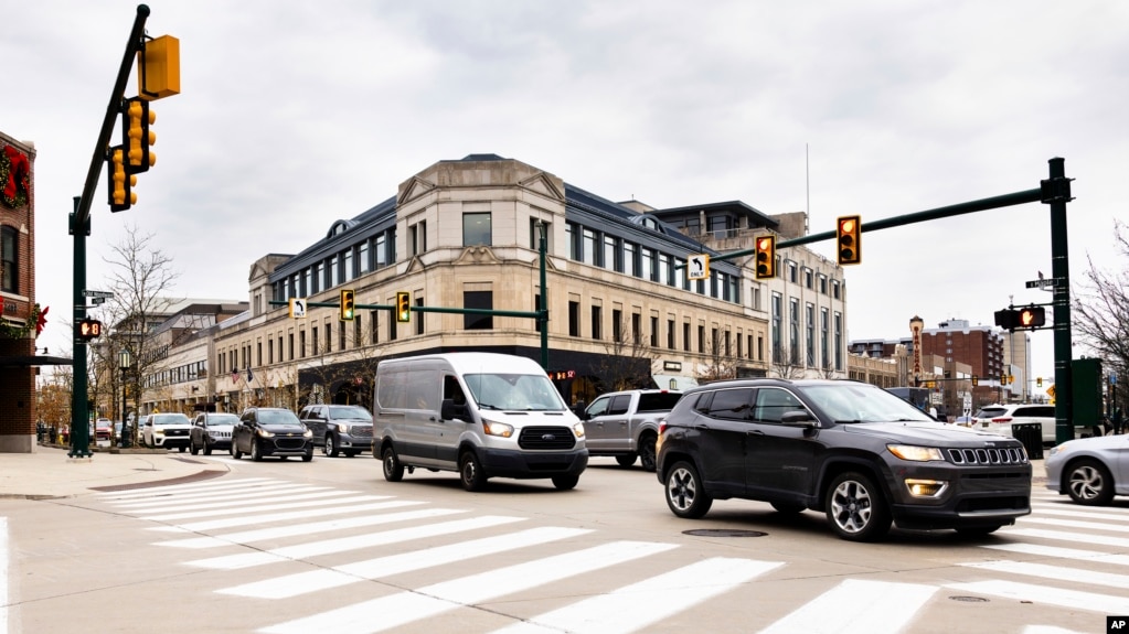 This University of Michigan College photo shows vehicles as they drive through an intersection in Birmingham, Michigan. (Jeremy Little/University of Michigan College of Engineering via AP)