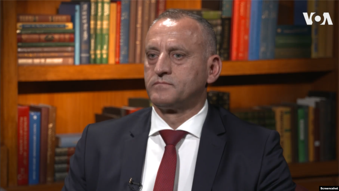 Тој, во интервјуто, говори за проблемот со чекањето преку платформата „Мој Термин“, за ажурирањето на позитивната листа на лекови, како и за закочениот процес со изградбата на долгонајавуваниот Клинички центар.