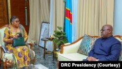 Judith Suminwa (G) Tuluka Premier ministre ya sika asololi na président ya RDC Félix Tshisekedi na ville ya Union africaine, na Kinshasa, le 1er avril 2024. (Présidence ya RDC)