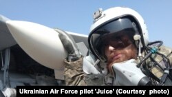 У травні Голос Америки записав інтерв’ю з пілотом із позивним "Джус" у зв'язку з оголошенням про початок тренувань українських пілотів на винищувачаї F-16.
