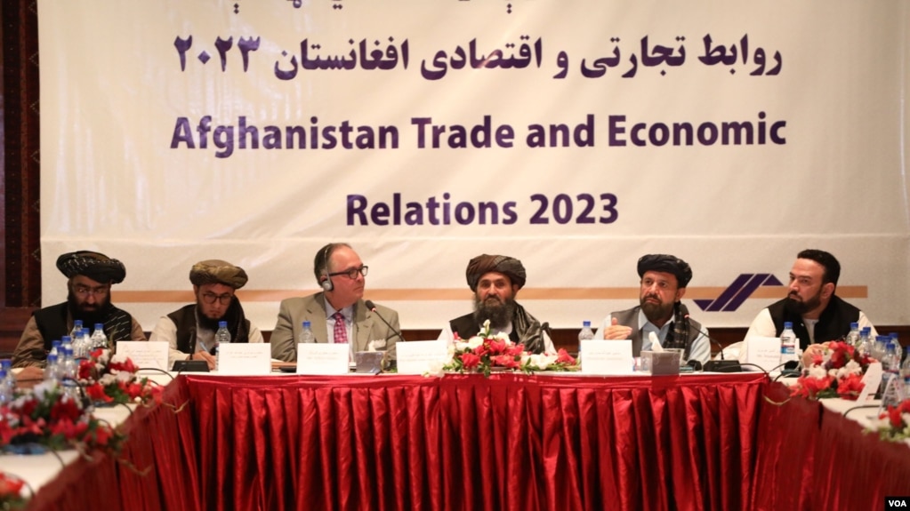 President of the U.S. Afghan American Chamber of Commerce Jeffrey Grieco, third from left, and Taliban Deputy Prime Minister for Economic Affairs Abdul Ghani Baradar, center, co-host a business meeting in Kabul, Afghanistan, on Sept. 6, 2023. (Taliban Economic Commission via VOA)