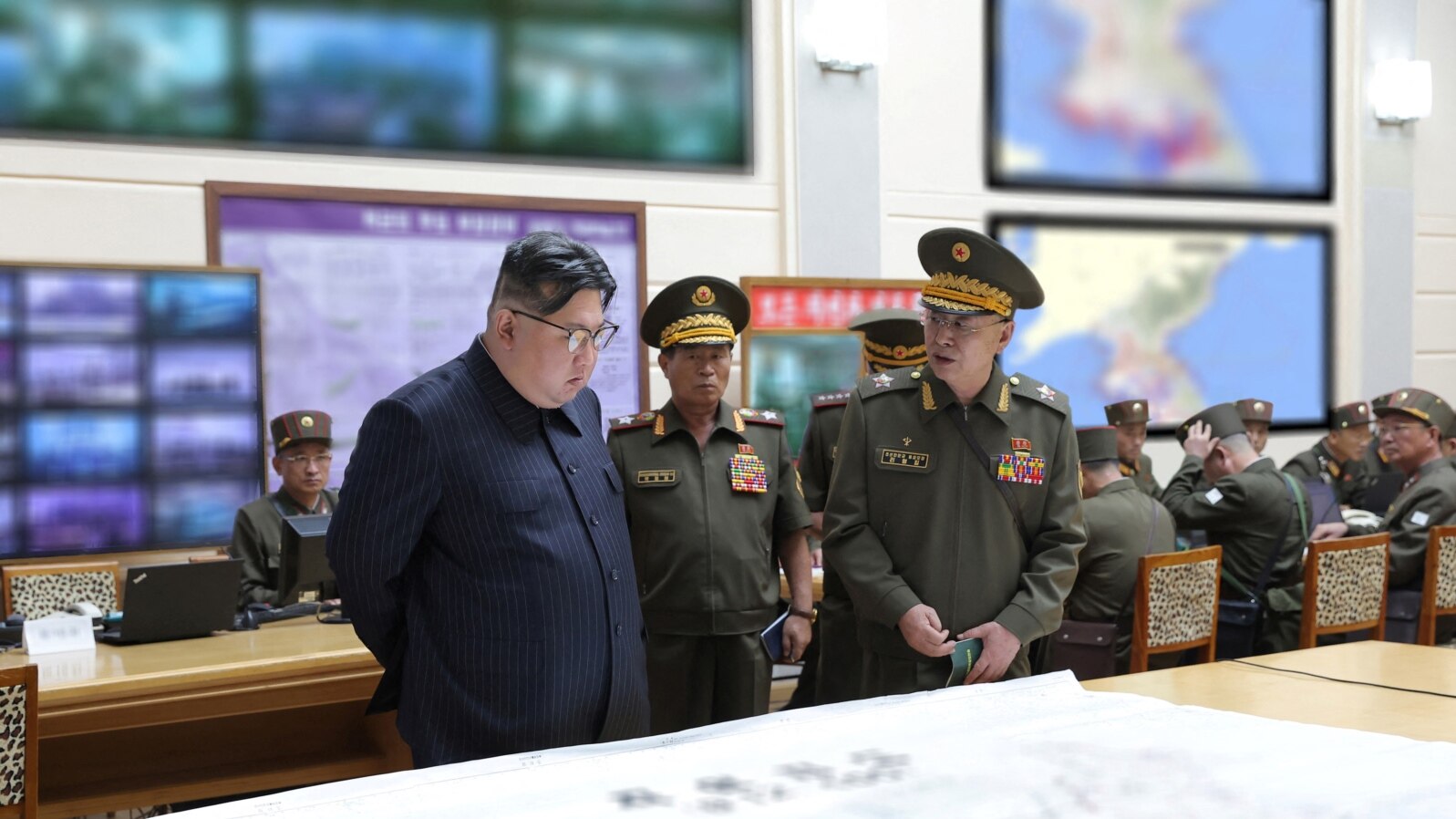 North Korean leader Kim Jong visits the training center of the General Staff Department of the Korean People's Army in North Korea.