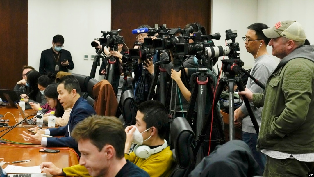 Foreign and local journalists report at a news conference at the Ministry of Foreign Affairs office in Beijing, China, April 26, 2023. 
