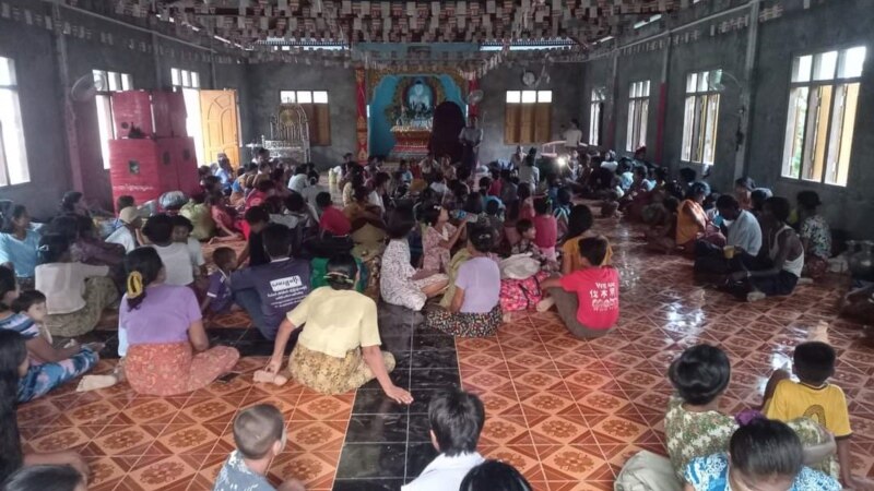 Karena bahaya badai, penduduk Rakhine State mengungsi ke tempat aman