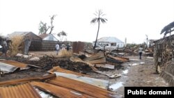 Sawir muujinaya guryo la gubay oo ku yaalla tuulada Eji ee gobolka Shabeelaha Dhexe.