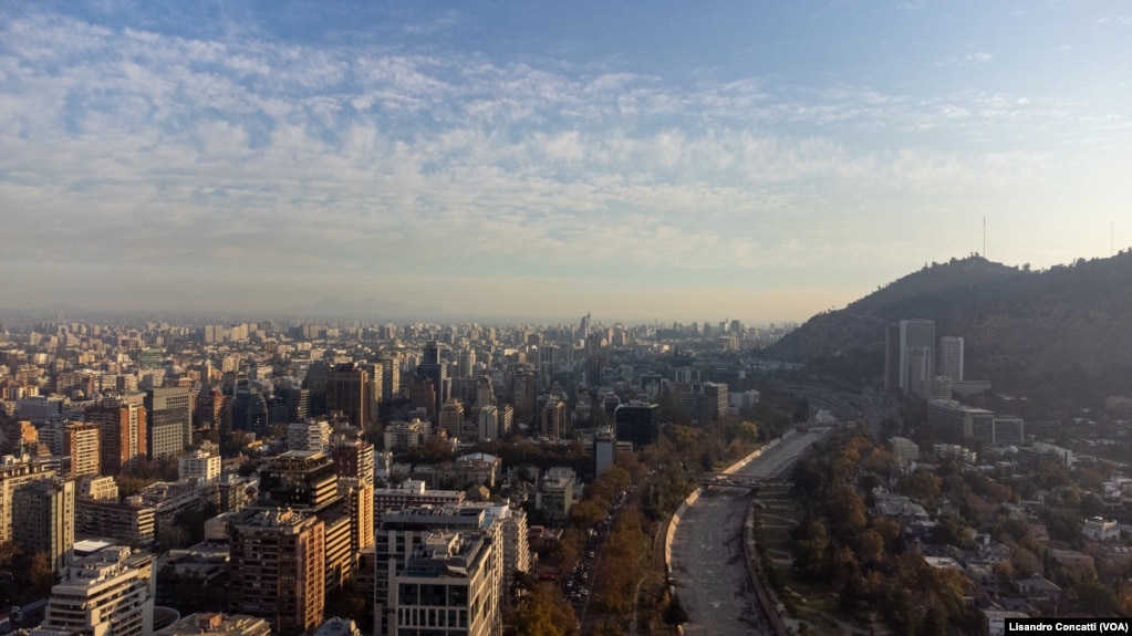 Foto aérea de Santiago, capital de Chile. 