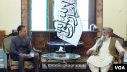 2023年9月13日，中国新任驻阿富汗大使赵星在喀布尔向塔利班总理塔利班总理穆罕默德·哈桑·阿洪德递交国书（塔利班新闻部提供）
