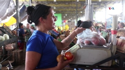 Tras medidas de Milei, suben precios de productos argentinos en