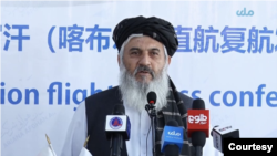 طالبان کے سول ایوی ایشن کے نائب وزیر غلام جیلانی وفا نے افغاستان سے چین تک پروازوں کی بحالی کا خیر مقدم کیا ، افغان سرکاری ٹی وی اسکرین شاٹ ،24 مئی 2023