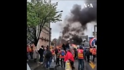 巴黎民众在2024奥运场馆抗议政府提高退休年龄