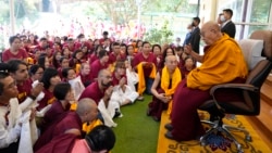 ༧གོང་ས་མཆོག་ནས་དཱི་པངྐ་རའི་ཆོས་ཚོགས་ཀྱི་དད་ལྡན་པར་ལྗགས་ལུང་གནང་བ། 