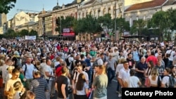 Učesnici protesnog skupa protiv otvaranja rudnika litijuma "Nećeš kopati", u organizaciji Saveza ekoloških organizacija Srbije, na Terazijama, u Beogradu, 10. avgusta 2024. (Foto: FoNet)