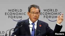 中国总理李强在天津举行的世界经济论坛第十四届新领军者年会上讲话。（2023年6月27日）