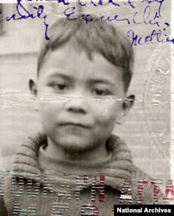Documents from the National Archives in Seattle show that 12-year-old Benjamin Chi, a U.S. citizen born in China, received a deportation notice.  (Benjamin Chi Archives, 1940, Chinese Exclusion Act Case Files, National Archives, Seattle.)
