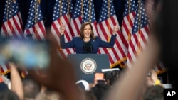 Kamala Harris tokom predizbornog mitinga u Wisconsinu.