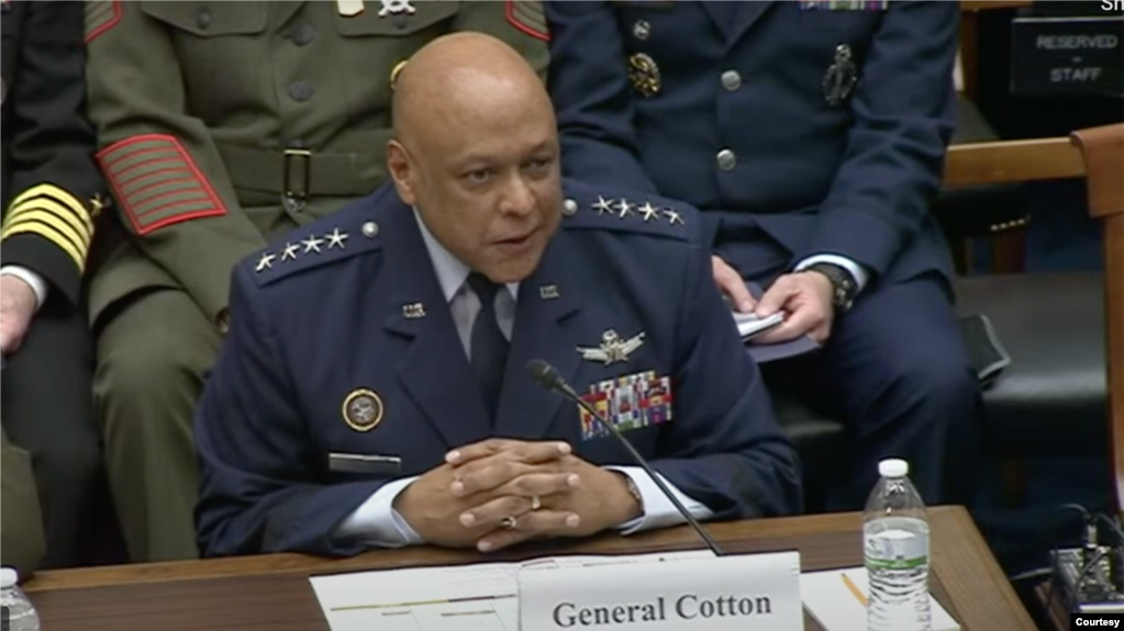 美国战略司令部司令、空军上将安东尼·J·科顿(General Anthony J. Cotton)在《2024 财年战略力量态势听证会》上作证。（国会众议院军委会听证会截图）(photo:VOA)