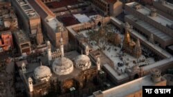 ভারতের বারাণসীতে জ্ঞানবাপী মসজিদের পুরতত্ত্ব সর্বেক্ষণের সমীক্ষায় মিলল প্রতিমা, ত্রিশূল, স্বস্তিক চিহ্ন। 