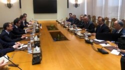 Menteri Luar Negeri Prancis Stephane Sejourne menghadiri pertemuan dengan timpalannya dari Mesir Sameh Shoukry, di Ibu Kota Administratif Baru (NAC) di sebelah timur Kairo, Mesir, 1 Mei 2024. (Foto: REUTERS/John Irish)