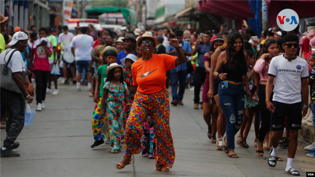 Según la socióloga de Bluefields, Brigett Desouza, no hay una fecha precisa de cuándo inició a celebrarse el carnaval.