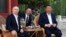 Presiden Rusia Vladimir Putin, kiri, dan Presiden China Xi Jinping, kanan, menghadiri pertemuan informal di Beijing, 16 Mei 2024. (Foto: via AP)