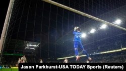 Odbrana Đorđa Petrovića na utakmici protiv tima Los Anđeles FC, 12. marta 2023. godine. (Jason Parkhurst-USA TODAY Sports)