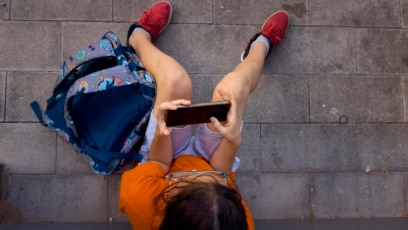 European Parent Groups Aim to Ban Smartphones for Teens