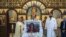 Misa untuk mengenang wartawan Al Jazeera, Shireen Abu Akleh, yang tewas ditembak ketika meliput penyerbuan pasukan militer Israel ke Jenin pada 11 Mei 2022, digelar di sebuah gereja di Beit Hanina di Yerusalem, pada 7 Mei 2023. (Foto: AP/Mahmoud Illean)