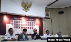 Konferensi Pers Komisi Pemilihan Umum (KPU) pada Senin (16/10) di Jakarta. (VOA/Indra Yoga)