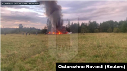 Fotografija za koju se tvrdi da je olupina aviona na mjestu nesreće u Rusiji.