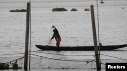 FILE - A Filipino fisherman casts his net to fish in Laguna de Bay in Muntinlupa, Metro Manila, Philippines, October 30, 2018. 