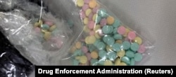 FILE: Pil fentanyl yang disita oleh petugas dari Drug Enforcement Administration terlihat pada gambar selebaran ini, di New York, AS, 4 Oktober 2022. (Drug Enforcement Administration/Handout via REUTERS)