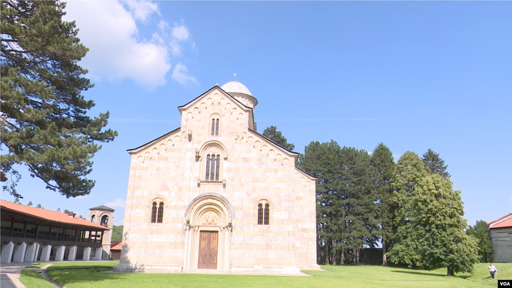 Komandanti i KFOR-it, Ulutas, mirëpret vendimin e qeverisë së Kosovës për Manastirin e Deçanit