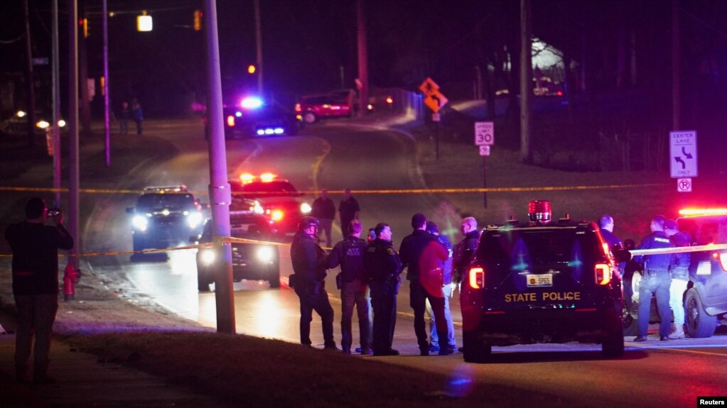美国密歇根大学2023年2月13日发生枪击案后警方追捕凶手。（路透社）(photo:VOA)