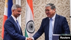 India’s Foreign Affairs Minister Subrahmanyam Jaishankar shakes hands with Philippines’ Secretary of Foreign Affairs Enrique Manalo after a joint press conference at the Sofitel Hotel in Manila, March 26, 2024. (Jam Sta Rosa/Pool via Reuters)