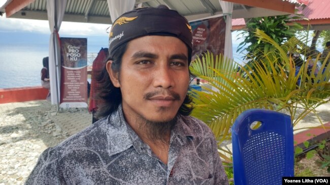 Imran (35), peserta program Pendekatan Psikososial untuk Poso yang Lebih Kuat (ProPosoku), Rabu, 8 Maret 2023. (VOA/Yoanes Litha)