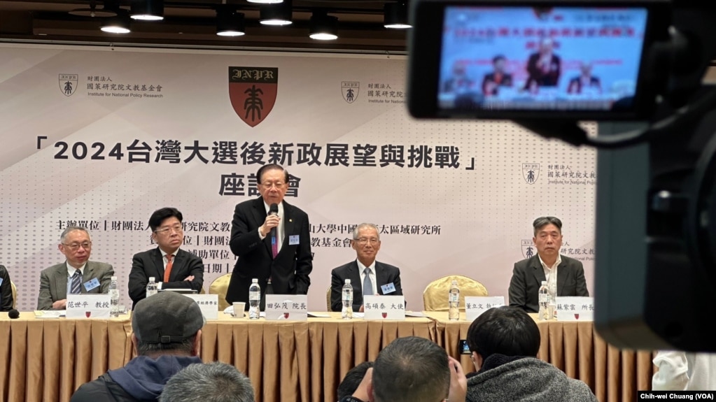 台湾智库“国策研究院”于大选隔天在台北举办座谈会，探讨未来四年两岸政经局势发展。（美国之音特约记者庄志伟摄影） (photo:VOA)