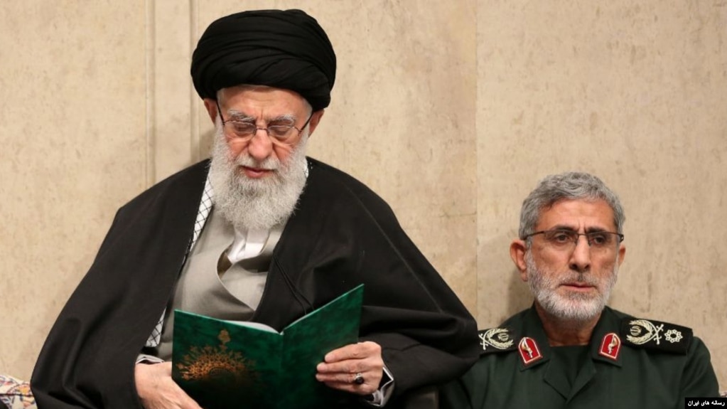 اسماعیل قاآنی، فرمانده نیروی قدس سپاه در کنار علی خامنه‌ای - آرشیو