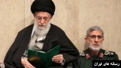 اسماعیل قاآنی در کنار علی خامنه‌ای