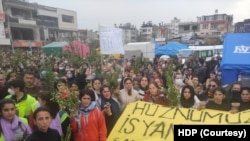 18 Mart 2023 - Samandağ'da kadınlar depremin ardından 40'ıncı günde protesto amaçlı yürüyüş düzenledi